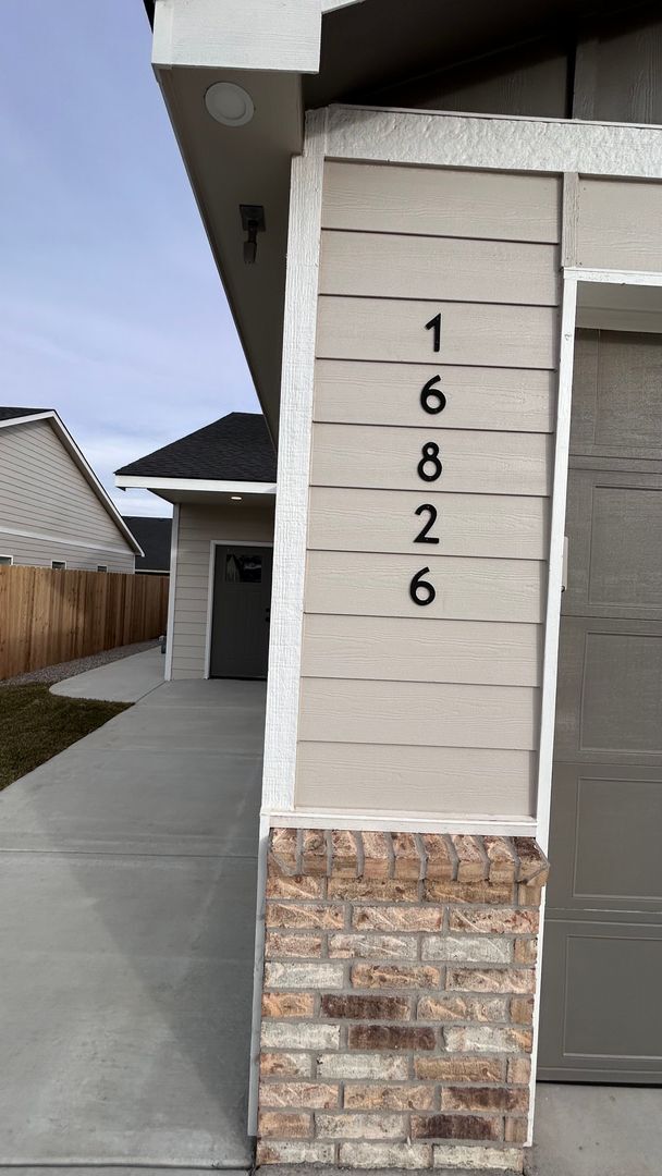 Building Photo - 16826 Kashmir St