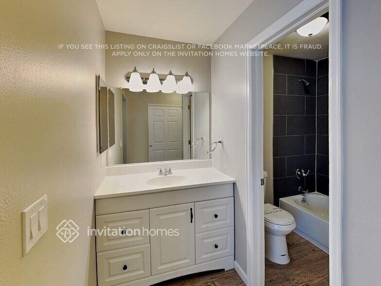 Building Photo - 8474 Tanglewood St