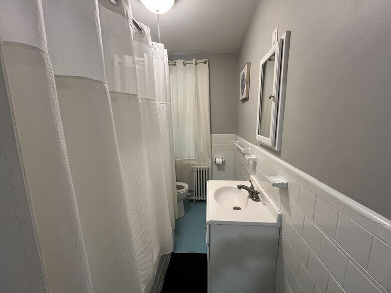 Building Photo - 196 Magnolia St