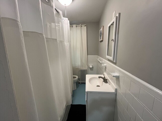 Building Photo - 196 Magnolia St