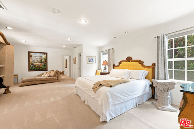 Building Photo - 1148 Coldwater Canyon Dr