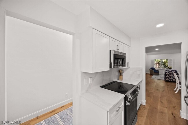 Building Photo - 375 8th Ave S