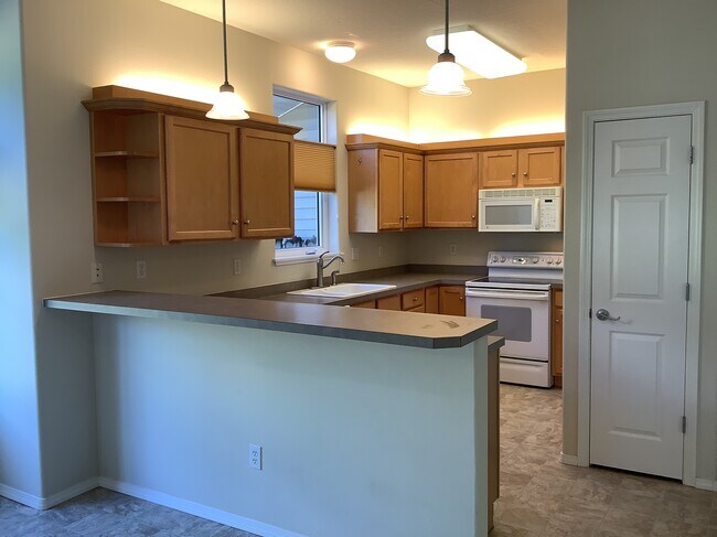 Building Photo - 5100 Village View Way