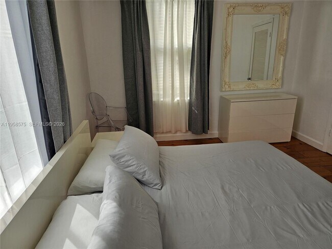 Building Photo - 622 15th St