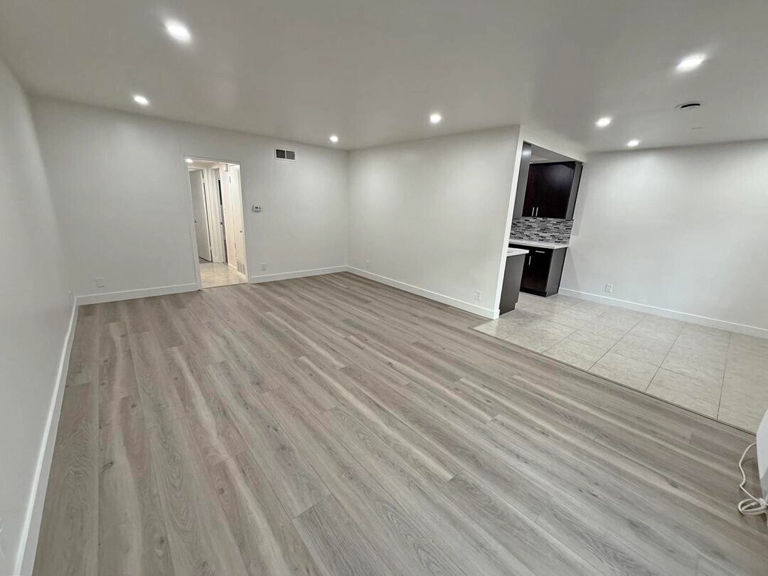Building Photo - 10674 Holman Ave