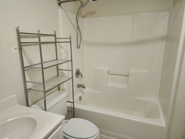 Building Photo - Two Bedroom w/Loft