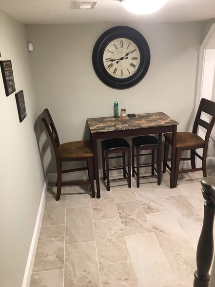 Dining Area - 921 Farragut St NW