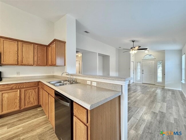 Building Photo - 916 Gentry Dr