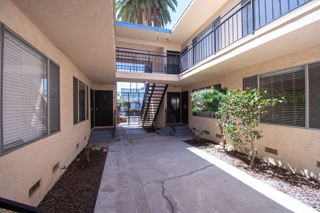 Building Photo - Vernon Avenue Apartments