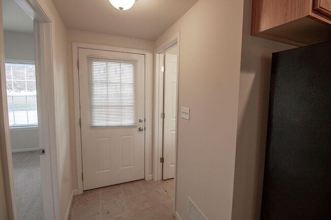 Building Photo - 1932 Center St