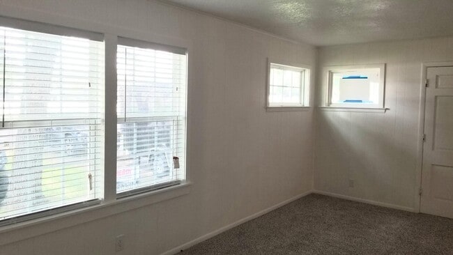 LIVING - 4817 Highway Drive