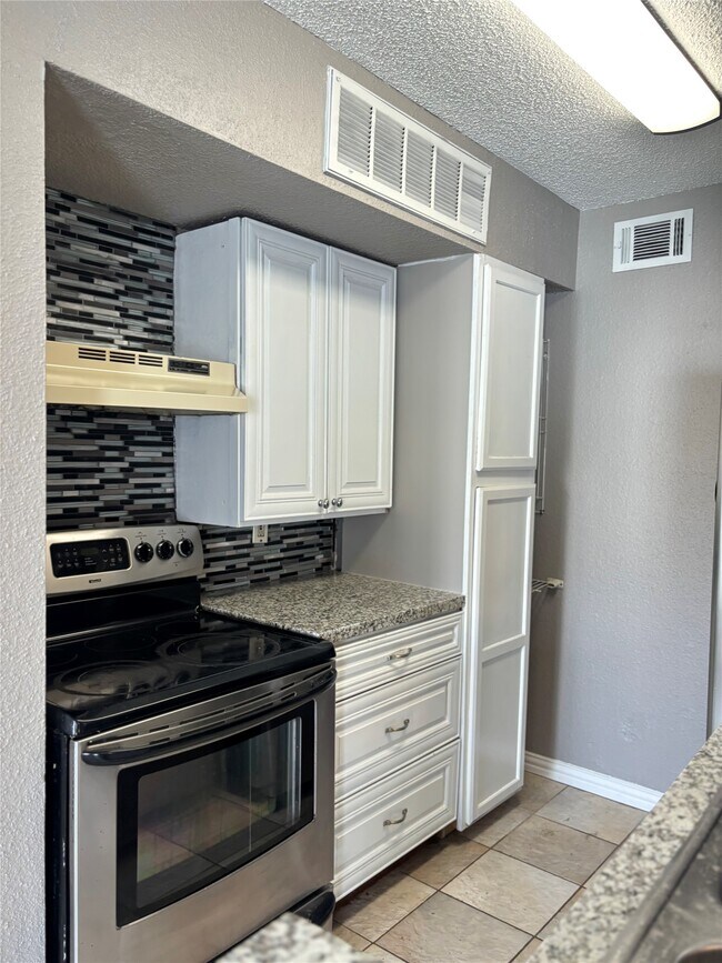 Building Photo - 260 El Dorado Blvd