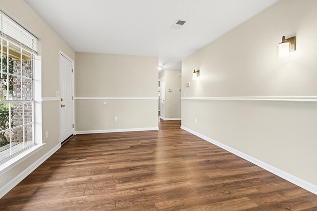 Building Photo - 4461 Jenwood St