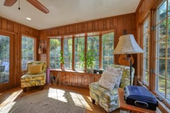 Building Photo - 524 Overland Dr