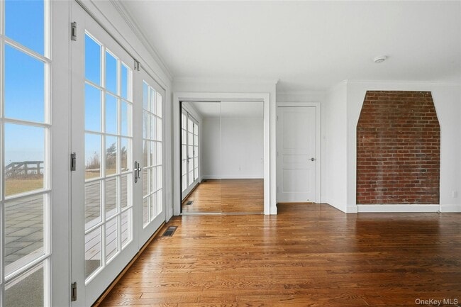 Building Photo - 20845 Soundview Ave