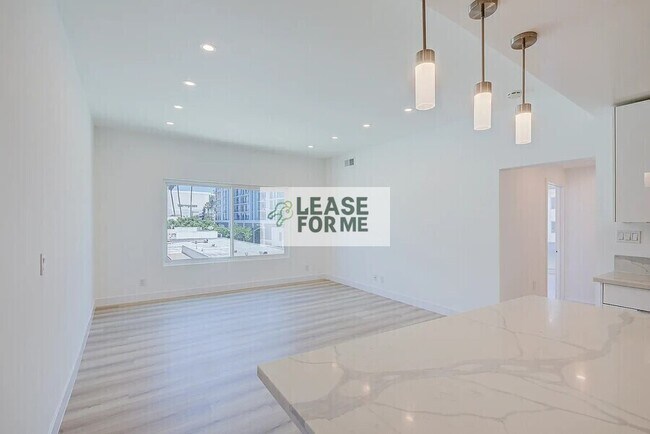 Building Photo - 449 Le Doux Rd