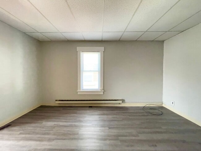 Building Photo - Preleasing for August 2026! 1 Bedroom, 1 B...