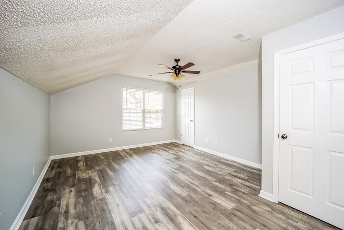 Building Photo - 102 Dartmouth Ct