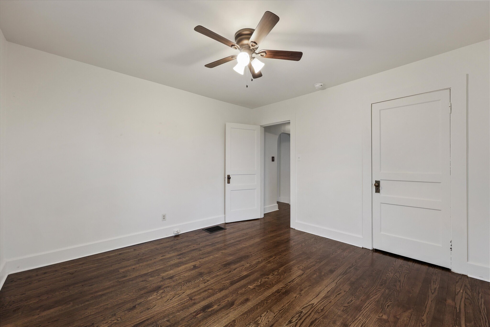 Building Photo - 3232 Fairmont Blvd