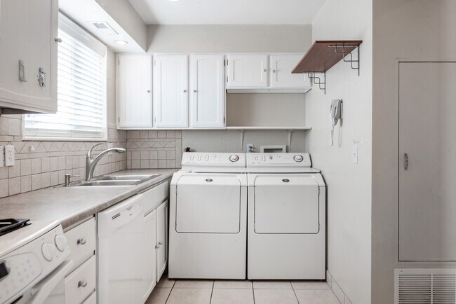 Building Photo - 960 E 100 S