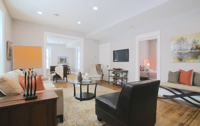 Building Photo - 220 E 27th St