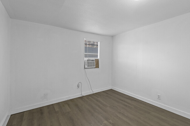 Building Photo - 10 Frank Cir