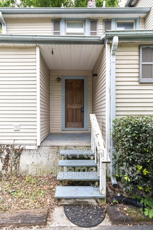 Building Photo - 820 Luttrell St