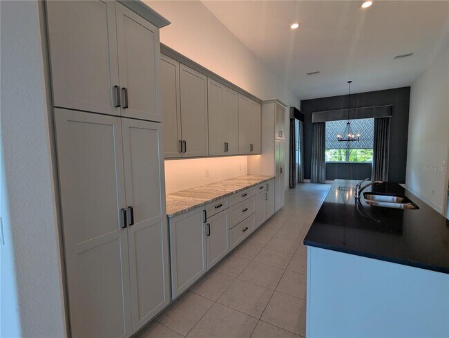 Building Photo - 760 N Hunt Club Dr
