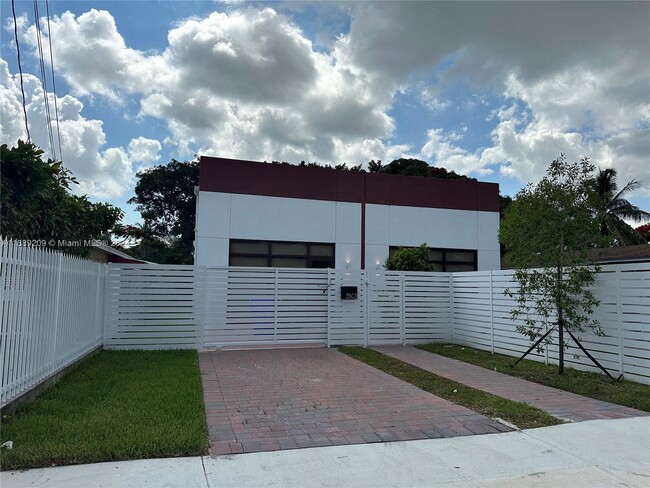 Building Photo - 3501 NW 11th Ct