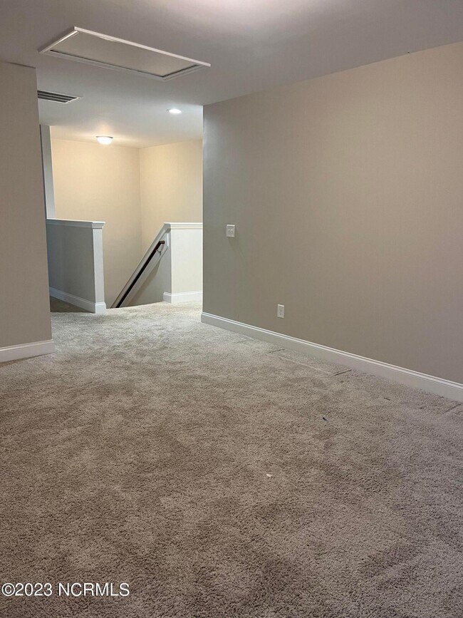 Building Photo - 412 Palisades Dr