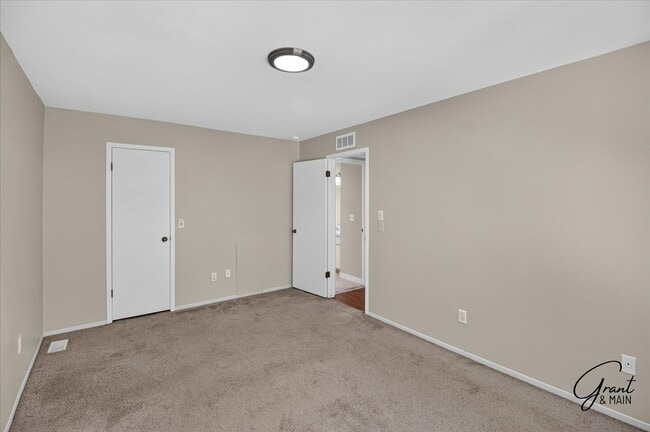 Building Photo - 24715 Meadow Ln