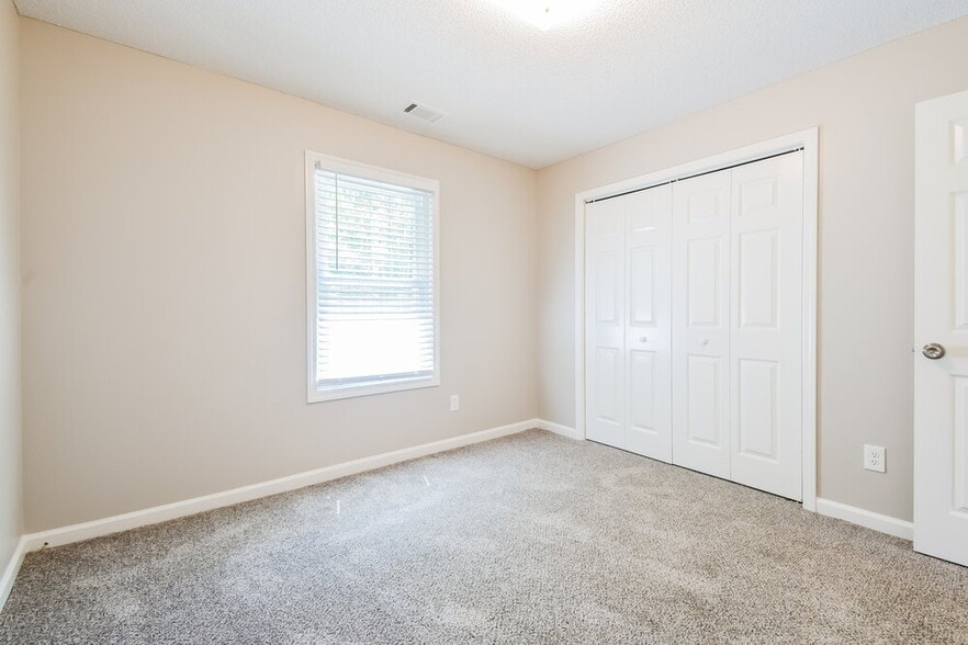 Building Photo - 761 Woodwind Dr