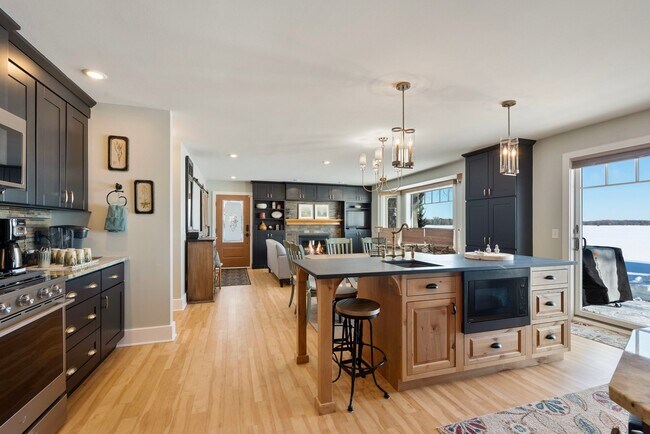 Building Photo - 21253 Lake George Blvd