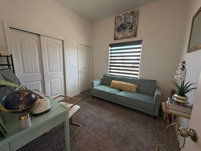 Building Photo - FAR EASTSIDE HOME FOR RENT
