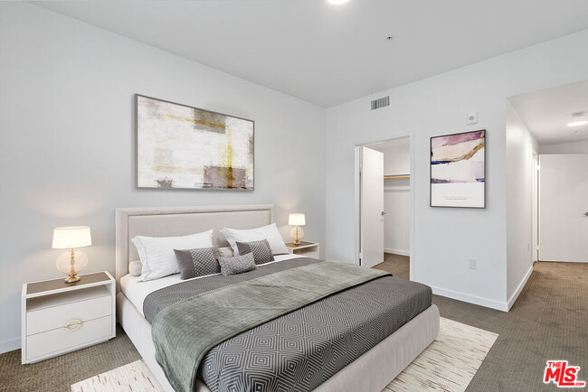 Building Photo - 325 N 1st St