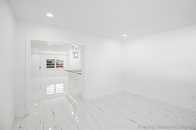 Building Photo - 1437 SW 1st Ave