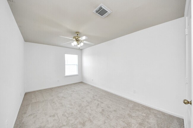 Building Photo - 13114 Oak Ledge Dr