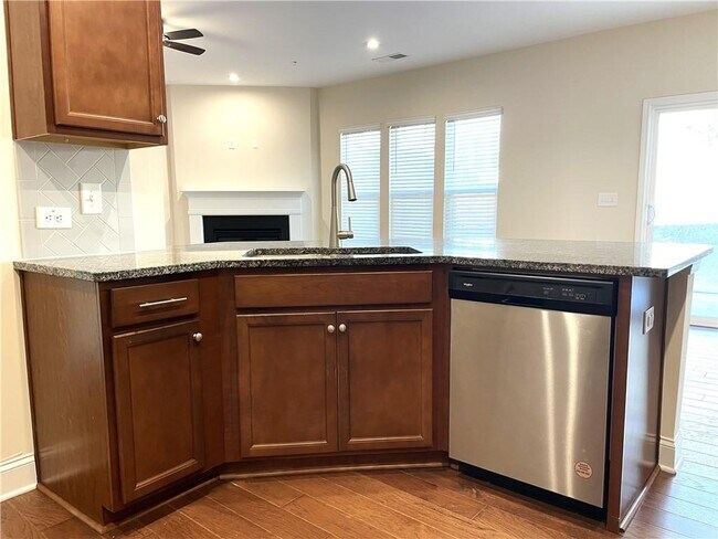 Building Photo - 502 Cooper Ln