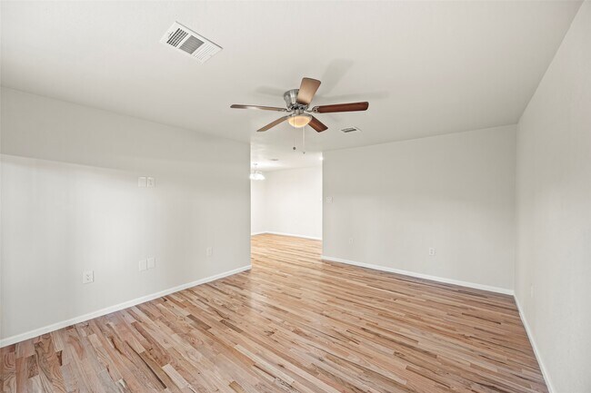 Building Photo - 1831 Country Village Blvd