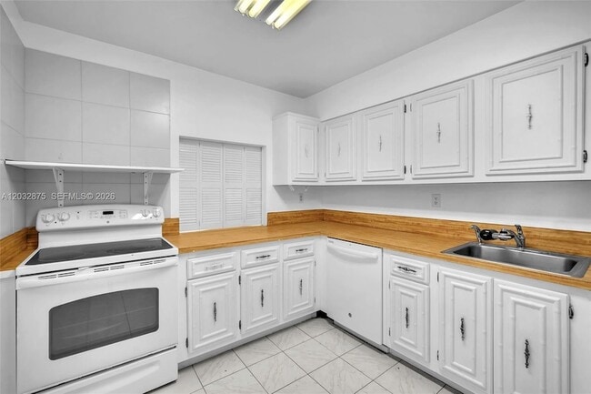 Building Photo - 1000 Parkview Dr