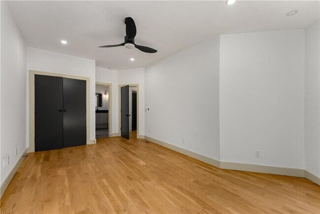 Building Photo - 335 Eureka Dr NE