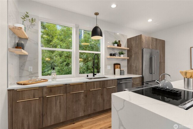 Building Photo - 3Bd/3.25Ba Seattle House
