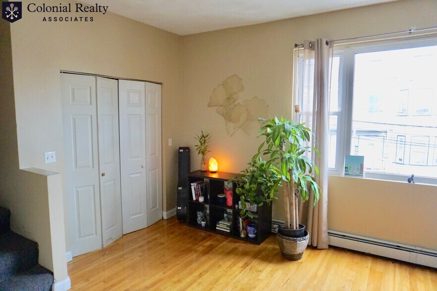 Building Photo - 19 Highgate St