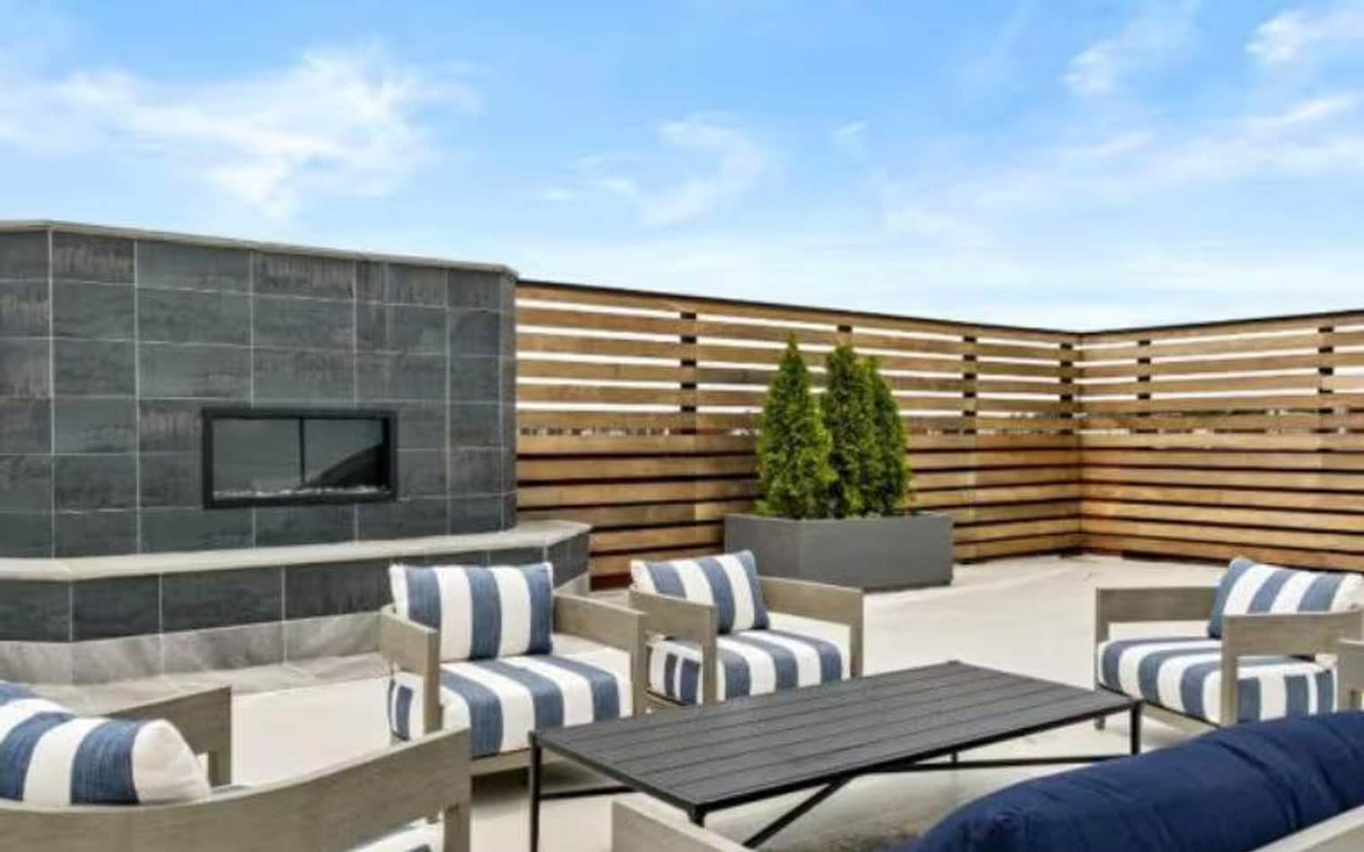 Building Photo - 705 Town Blvd