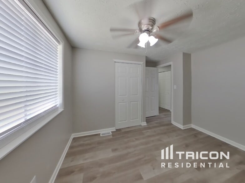 Building Photo - 1327 Dogwood Ct