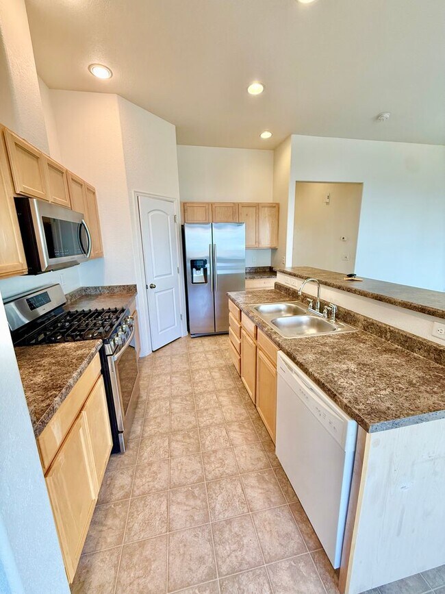 Building Photo - Beautiful 3 Bed / 2 Bath Home in Wellington!