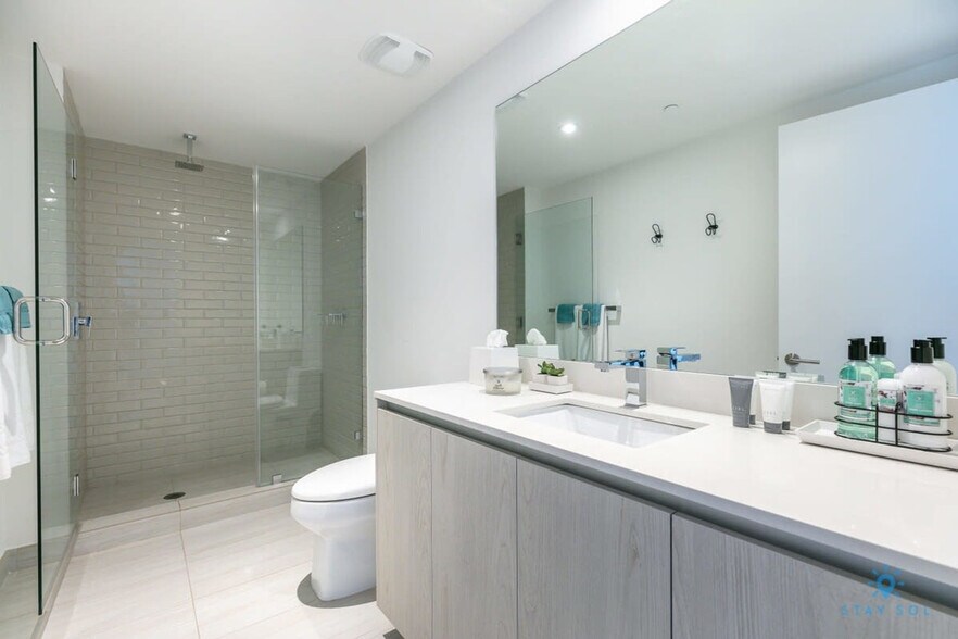 Building Photo - 4010 S Ocean Dr