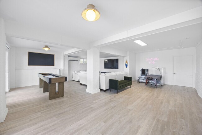 Building Photo - 207 Elsa Rd