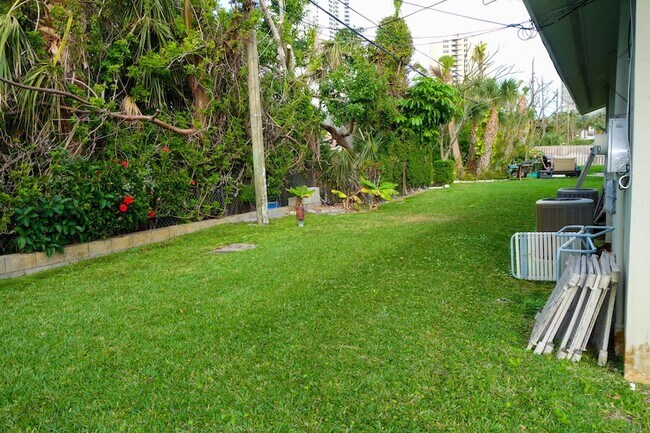 Building Photo - 1232 Cabana Rd