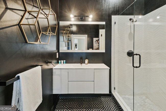 Building Photo - 208 12th St NE